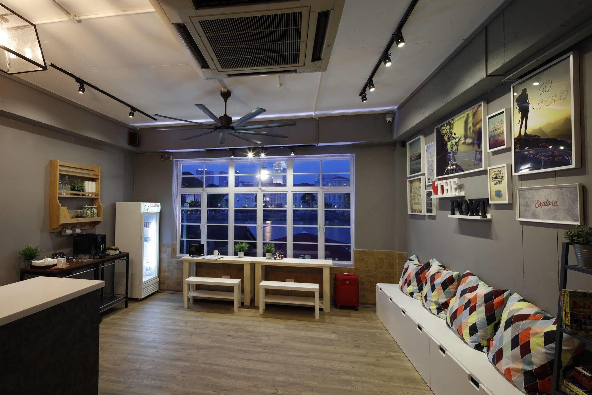 Beat. Capsule Hostel @ Boat Quay Singapore Exterior photo